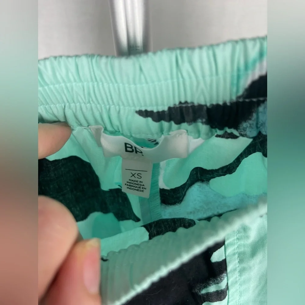 BP ATHLETIC SHORTS IN BLACK- GREEN PAINTED CAMO Size XS NWT - Picture 4 of 9